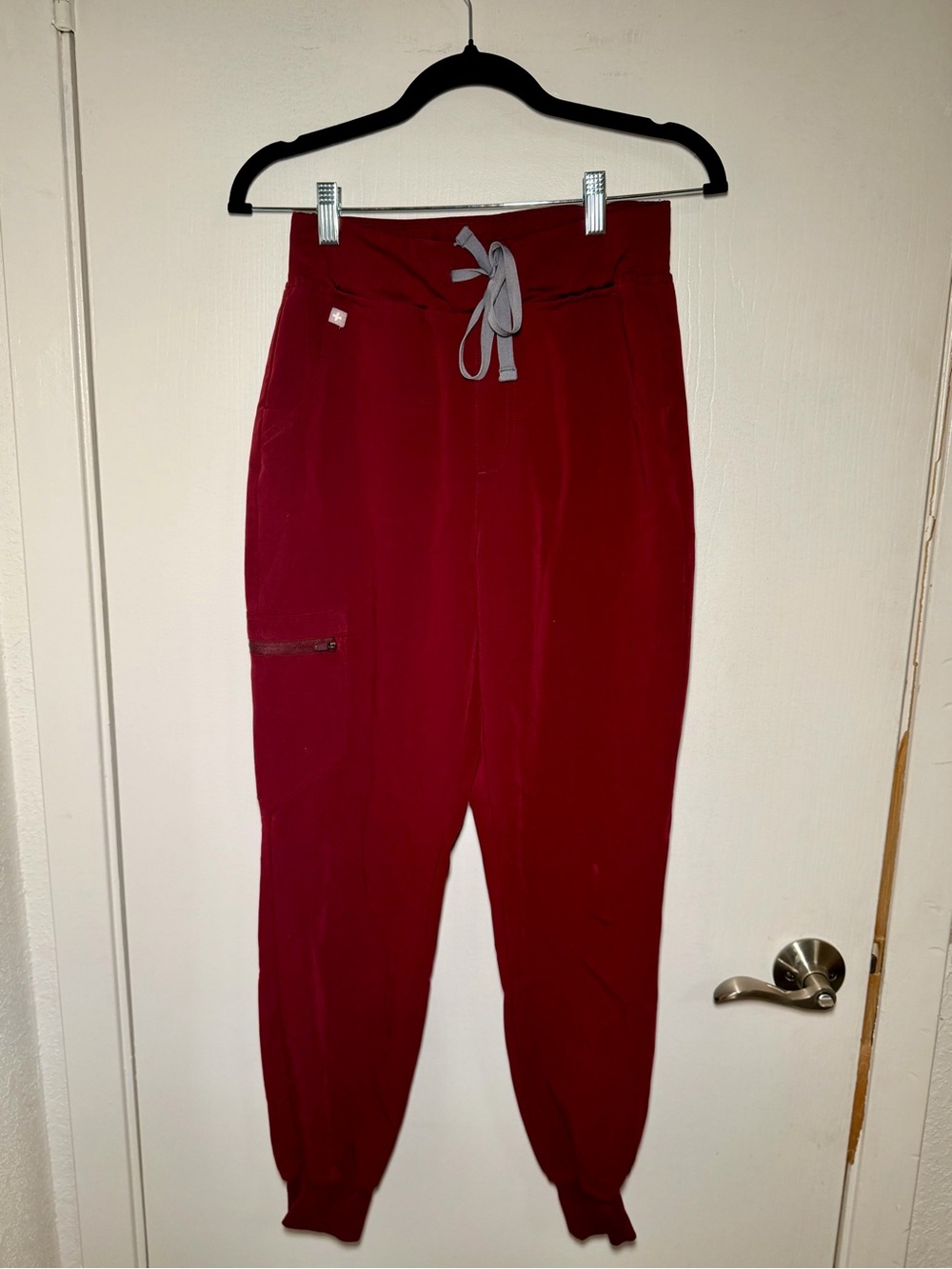 FIGS Zamora Jogger Scrub Pants Burgundy Maroon | Womenās Small